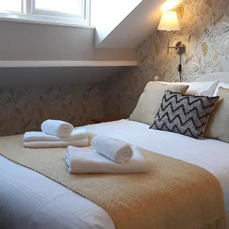 Harvington House 4*